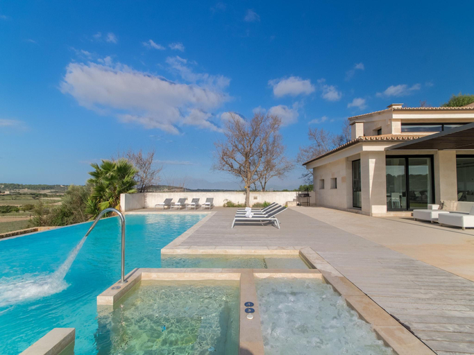 Sport & Beauty 2, Dalt Son Morro Villa with Hot Tub, Baleares