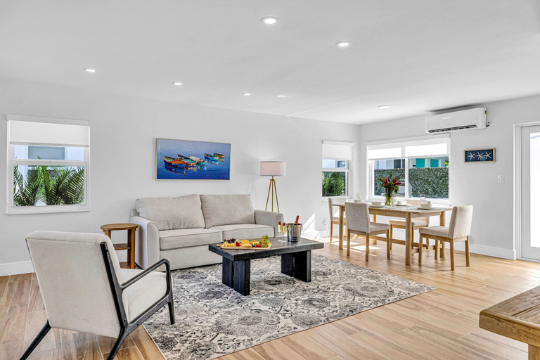 Room 5, Beach Condo King Bed Lush Patio w BBQ Birch Key Five, Broward