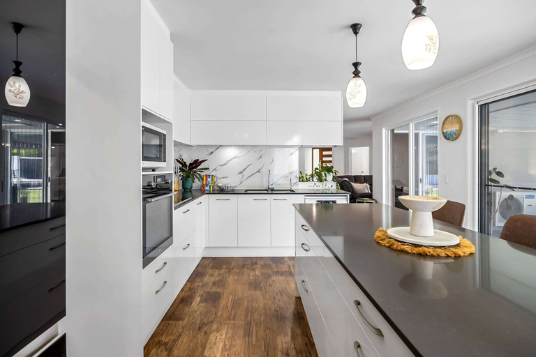 Private kitchen 4, Family-friendly Home With Private Pool and BBQ, Maroochy - Buderim