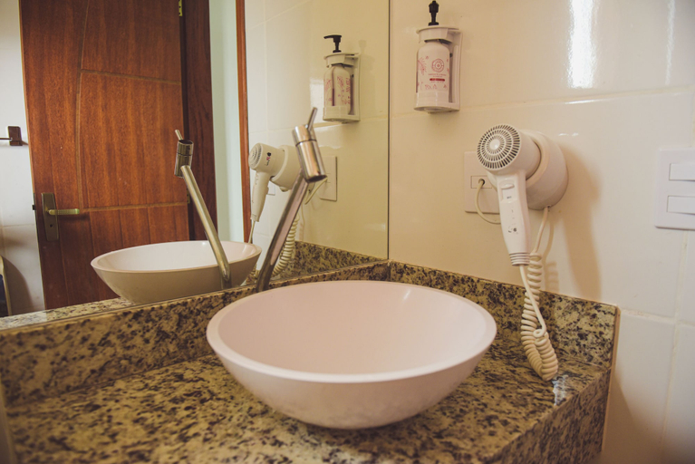 Bathroom 5, Pousada Xerxes, Arraial do Cabo