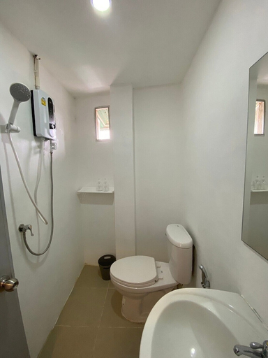 Bathroom 5, cumpun hostel, Muang Chiang Mai