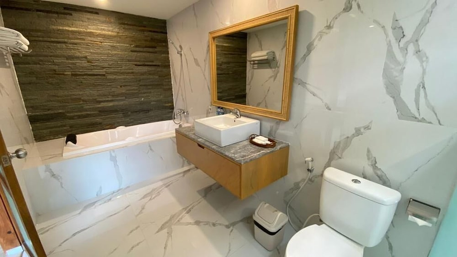 bathroom 13