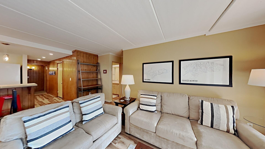 Living room 4, Nicely Remodeled 2 Bedrooms at 1849 Condos - Easy Access to Slopes!, Mono