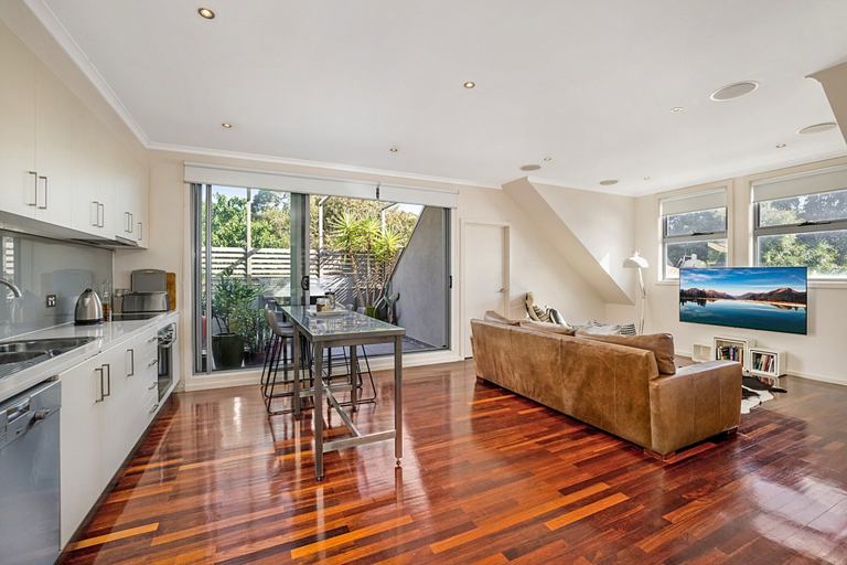Primary image, Stunning 2-bed Unit With BBQ Patio Near Dining, Melbourne