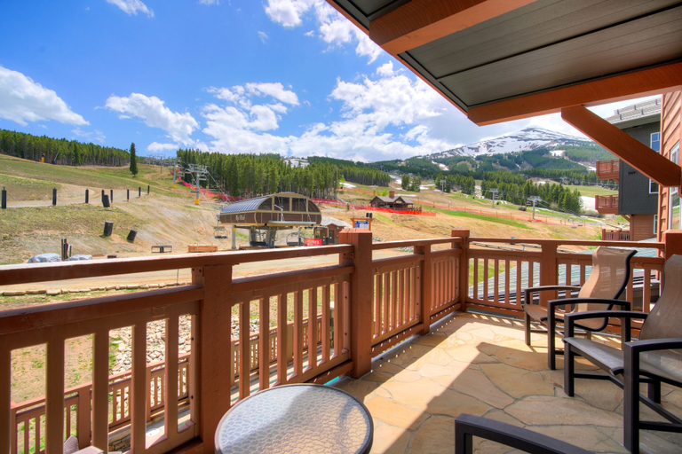 Property grounds 5, Spacious 4 Bedroom  Steps From Winter Activities Condo by RedAwning, Summit
