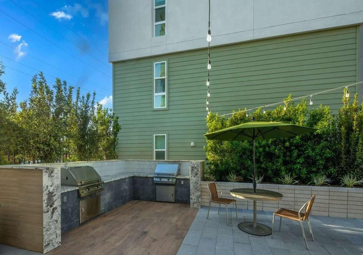 Room 5, Resort-style APT Pool Gymparking 10min to Disney, Orange