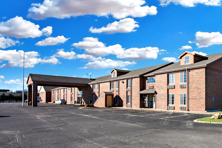 Exterior & Views, Coratel Inn & Suites By Jasper Newton, Harvey