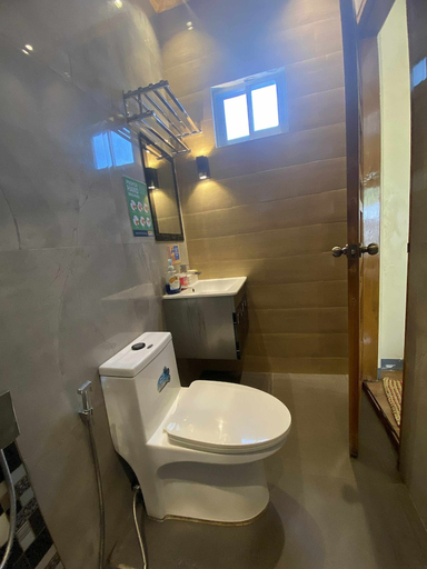 Bathroom 5, EDUARDO'S RESORT, Calapan City