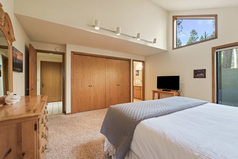 Room 5, Blue Goose 16 4 Bedroom Home, Deschutes
