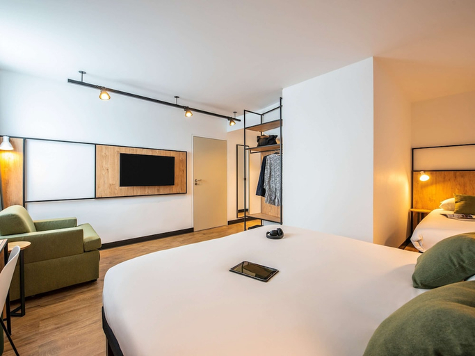 Bedroom 2, ibis Lyon Sud Oullins (Ex Hotel Campanile LYON SUD - Oullins), Rhône