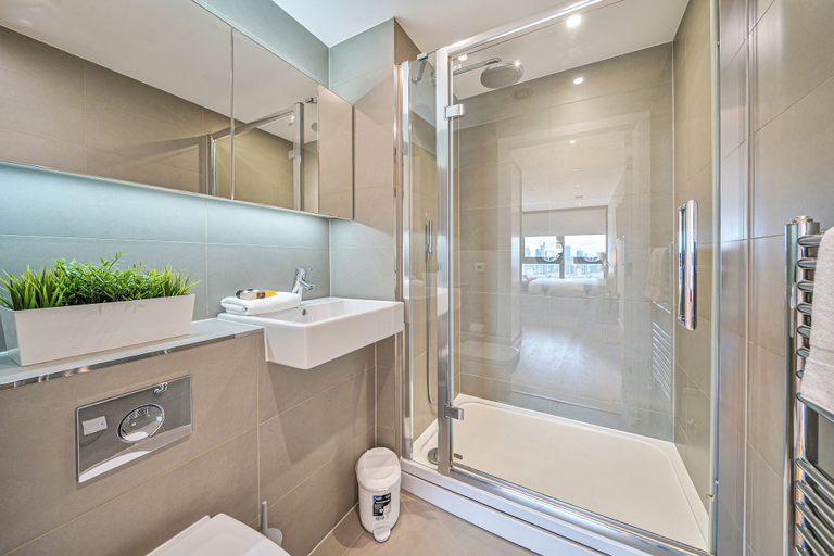 Bathroom 3, Roomspace Apartments - Churchyard Row, London