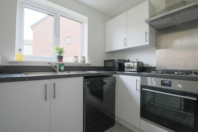 Exterior 2, The Haven Modern 4-bed Home With Garden, Cardiff