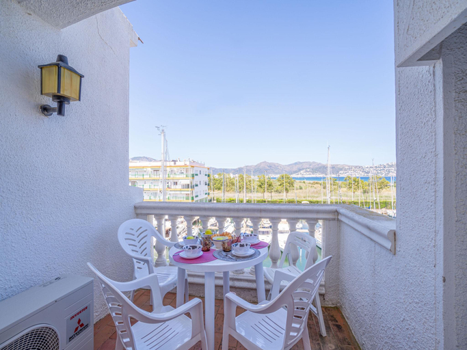 5, Apartment in Empuriabrava near Sandy Beach, Girona