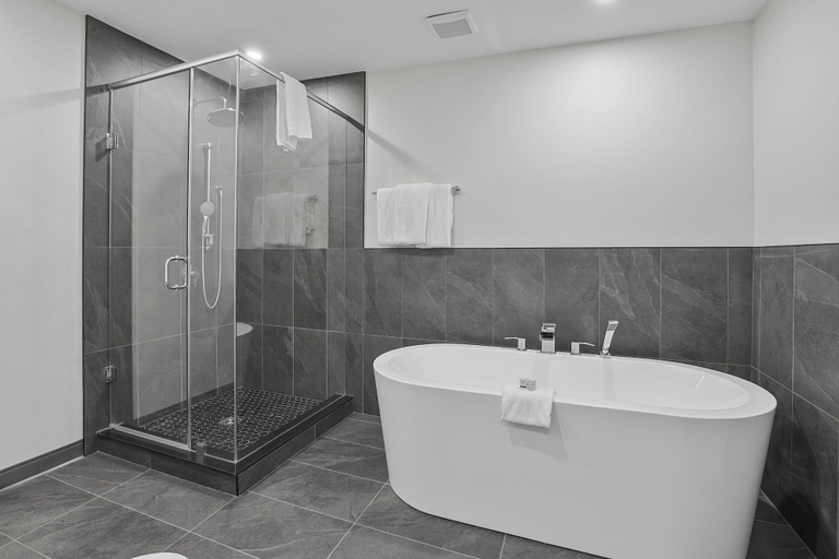Bathroom 4, The Jordan Ramada by Wyndham, Niagara