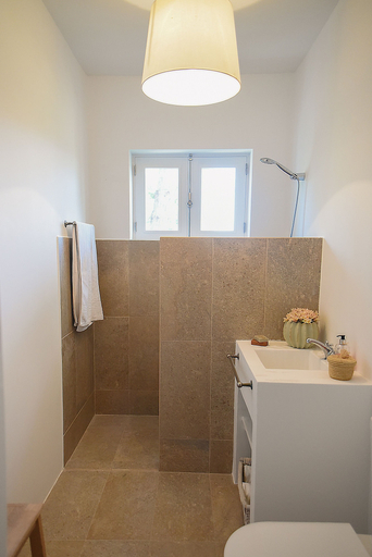 Bathroom 3, Vumba - House of the Lizard, Arganil