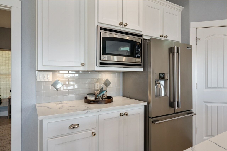 Private kitchen 5, Crystal Villa 3 Bedroom Home by RedAwning, Galveston
