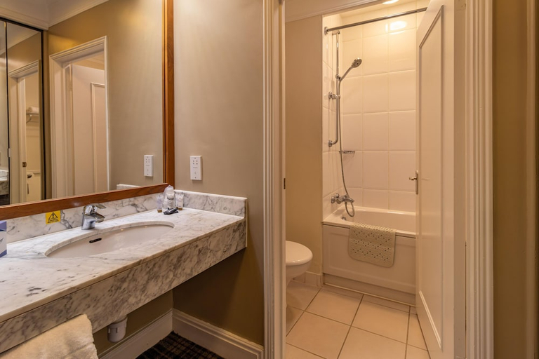 Bathroom 4, Bromsgrove Hotel and Spa, Worcestershire