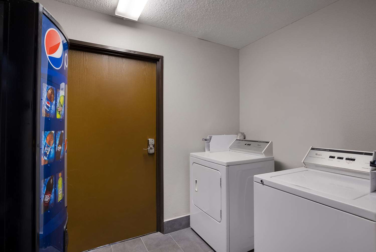 Bathroom 4, Quality Inn Hall of Fame, Stark