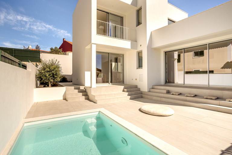 Room 1, Ericeira Modern Bright With Pool by Homing, Mafra