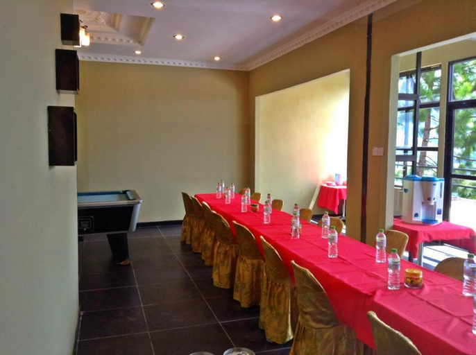 Food & Drinks 5, Crystal Hill R, Ranau