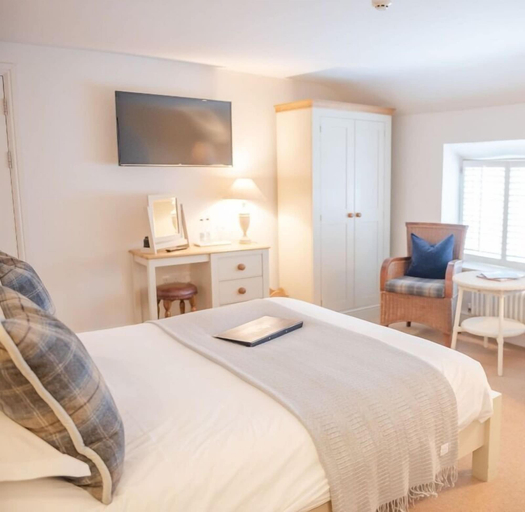 Bedroom 3, The Bell at Hampton Poyle, Oxfordshire