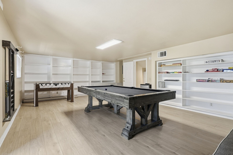 Game room 2, Spacious Mountain Getaway Game Room & Gazebo 5 Bedroom Villa, Kern