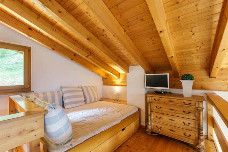 Room 3, El Paradiso - Luxury Chalet Sauna w Views, Martigny