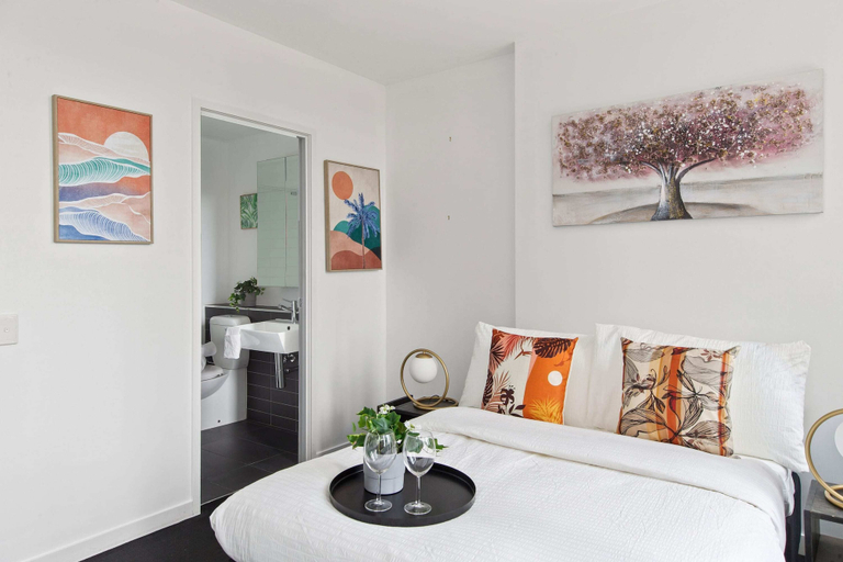 Bedroom 3, A Cozy 2BR Apt Next to Southern Cross Free Parking, Melbourne