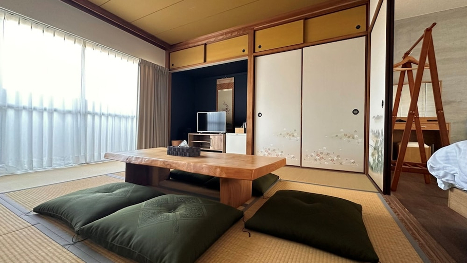 Bedroom 3, Travel&Book Hotel Hulaton Cabin Takamatsu - Hostel, Takamatsu