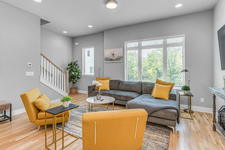 Room 2, Grill Fire Pit Views Near Downtown Nashville, Davidson