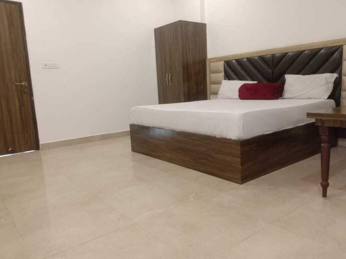 Room 5, Hotel The Royal Crown, Rae Bareli