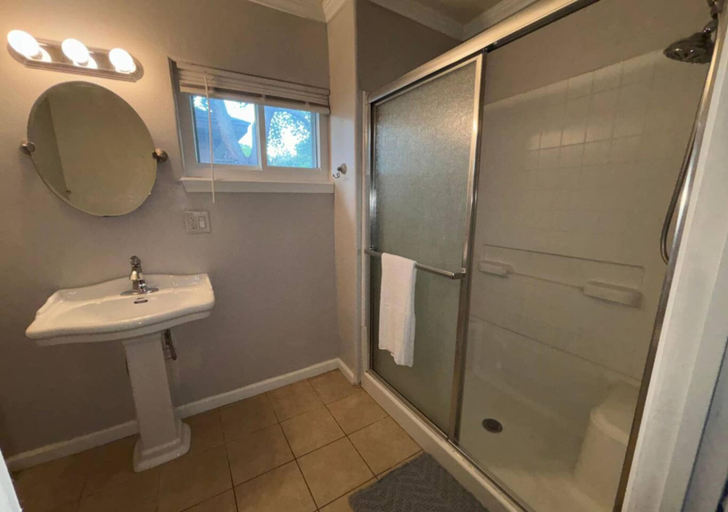 Bathroom 4, Retro 1BR Near Downtown Quiet Comfy Stay, Houston