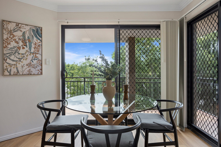 Others 2, Comfy 2-bedroom Family Apartment With Free Parking, Brisbane
