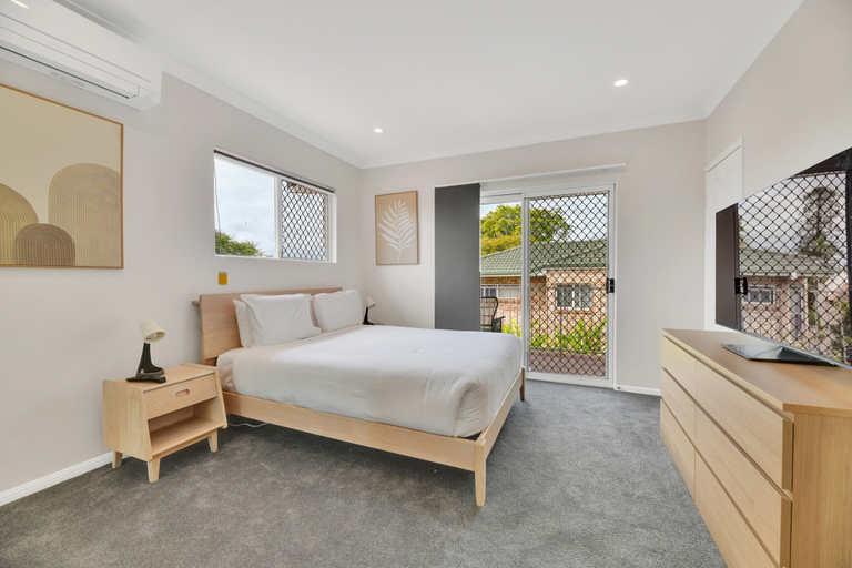 Room 3, Tranquil 3-bed Unit With Lush Garden Views, Taringa