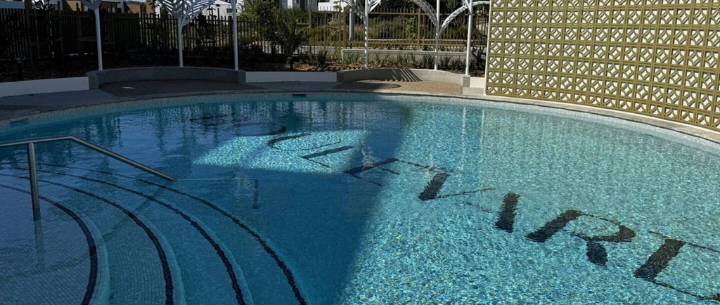 Pool, Comfortable 1-bed Retreat With Courtyard & Parking, Canberra