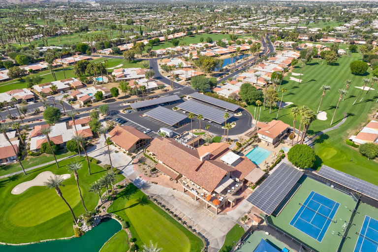 Room 5, Designer Seville Condo w Golf Mountain Views, Riverside