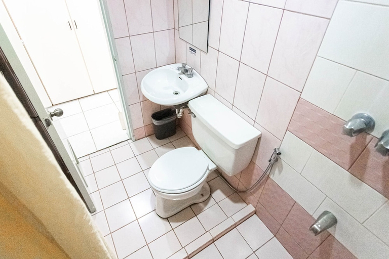 Bathroom, Hotel Canelsa, Tacloban City