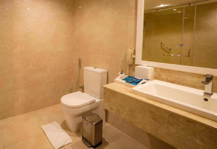 Bathroom 5, Radisson Blu Kochi, Ernakulam