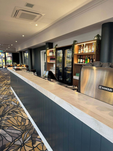 Others 5, Hotel Kingsley, Hamilton