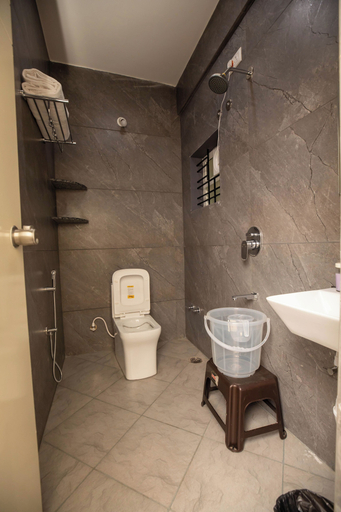 Bathroom 5, Hotel Miracle Meridian, Bangalore