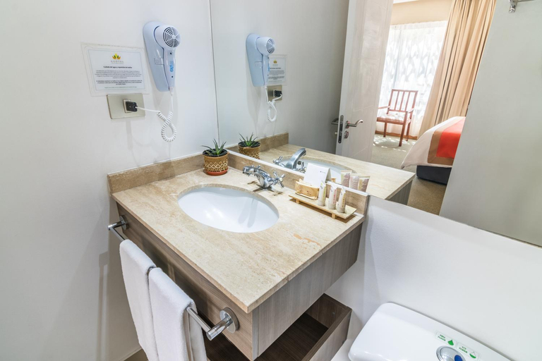 Bathroom 4, Geotel Calama, El Loa