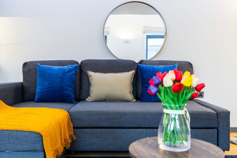 Room 2, 2 Bed 2 Bath Deluxe Flat in Kensington, London