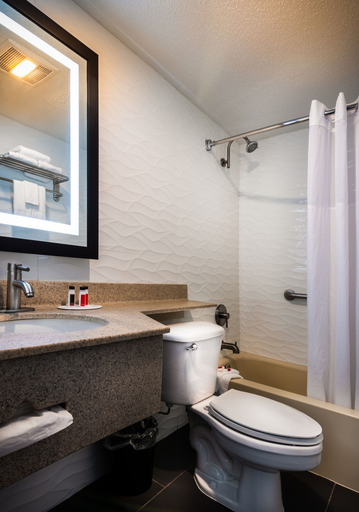 Bathroom 4, Days Inn by Wyndham Wayne, Passaic