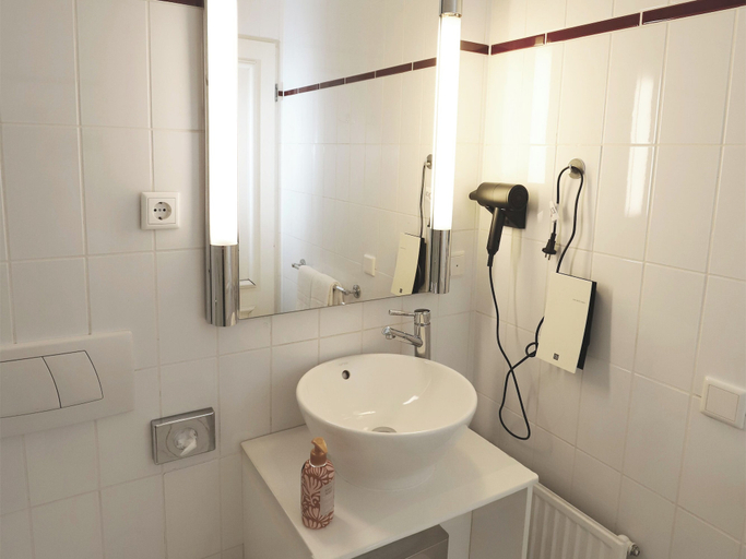 Bathroom 5, Hotel Deutsches Theater Landwehrstraße, München