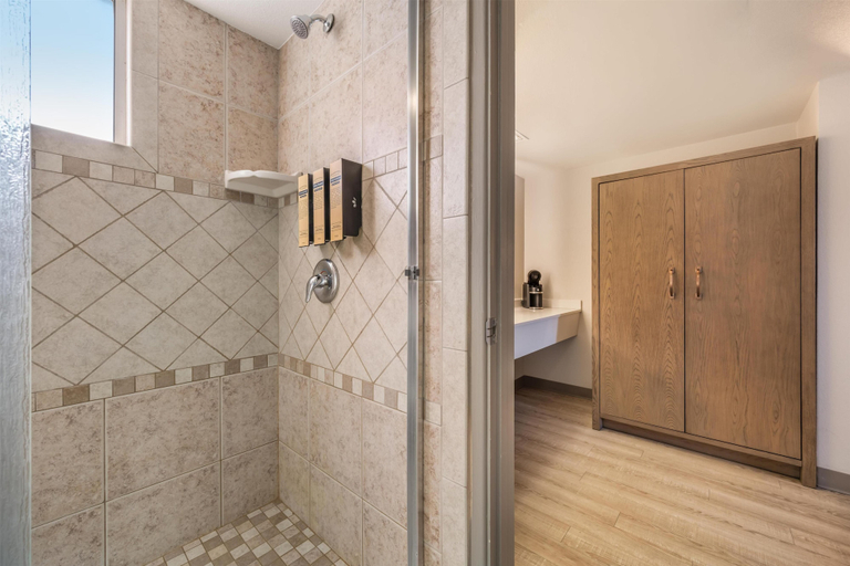 Bathroom 4, Best Western Plus King's Inn & Suites, Mohave