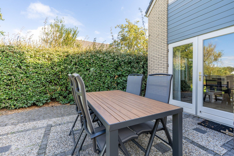 Balcony 4, Charming villa with spacious garden on the water, Texel
