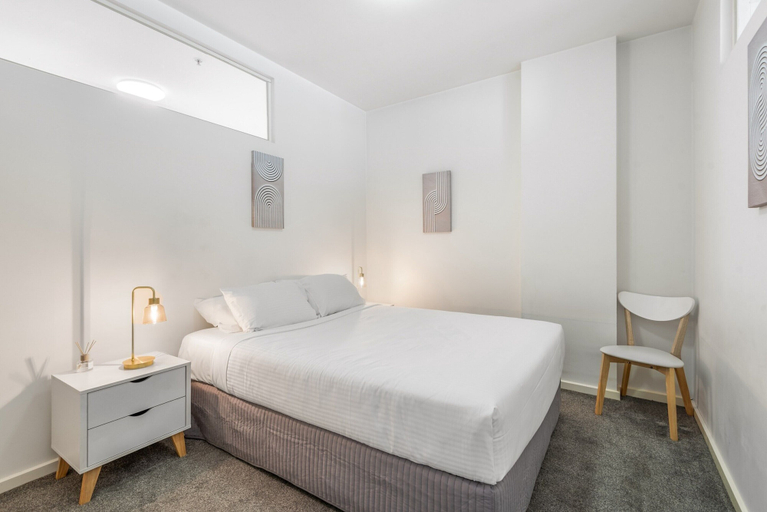 Room 4, Melbourne CBD 2BR Apt With Pool & Gym Access, Melbourne