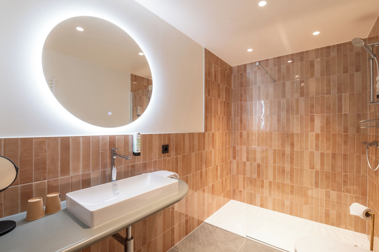 Bathroom 5, Hotel Lucca, West-Vlaanderen
