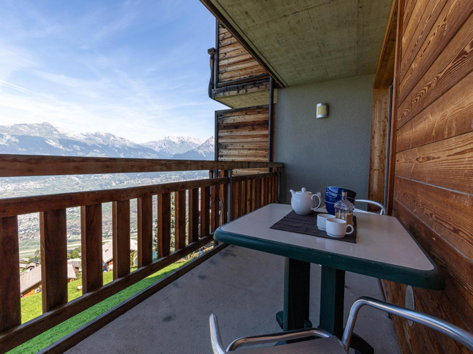 4, Nice apartment with valley view, Sion