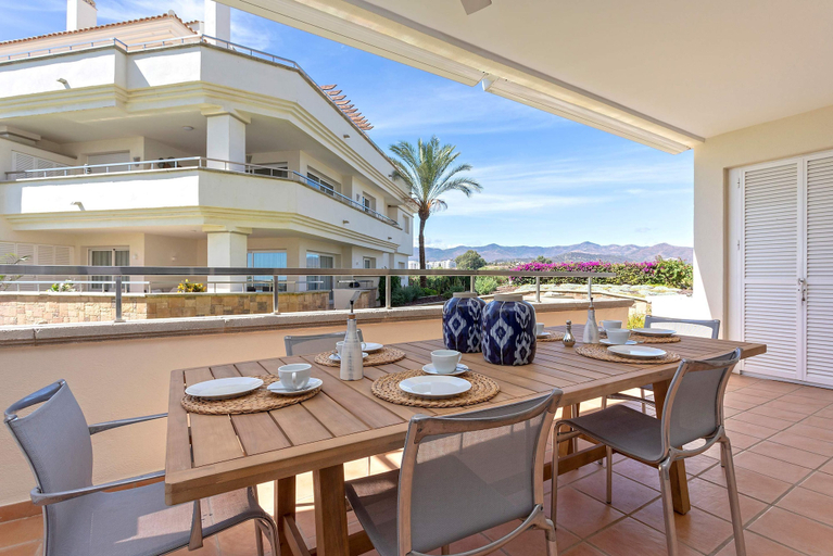 Room 4, Bright Apartment Front of Beach Guadalmansa Beach, Málaga